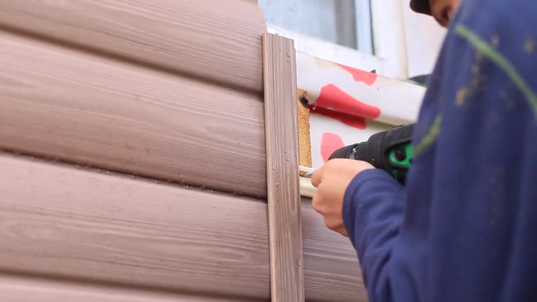 Affordable siding repair and maintenance services in Clintonville, WI